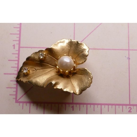 Gorgeous Vintage Leaf Brooch With Pearl & Rhinestones - Picture 8 of 8